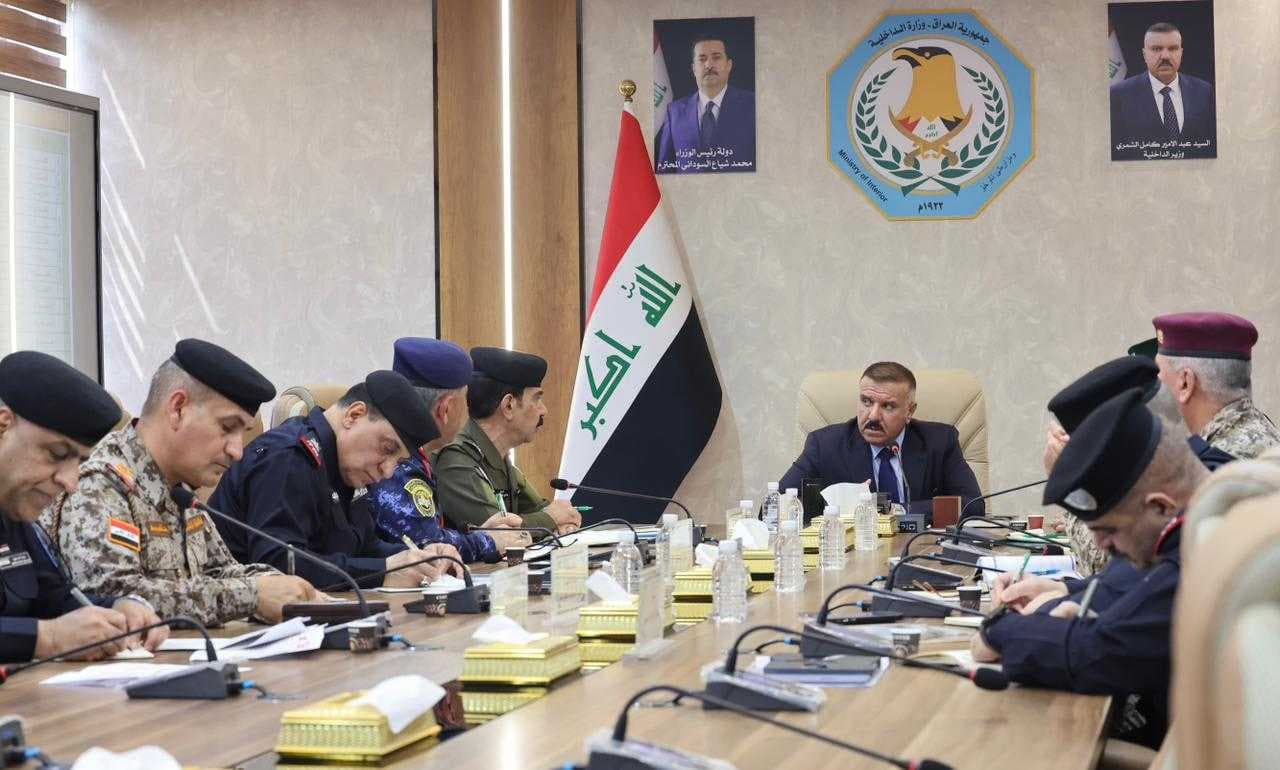 وزير الداخلية يترأس اجتماعاً لمناقشة الأوضاع الأمنية الحالية