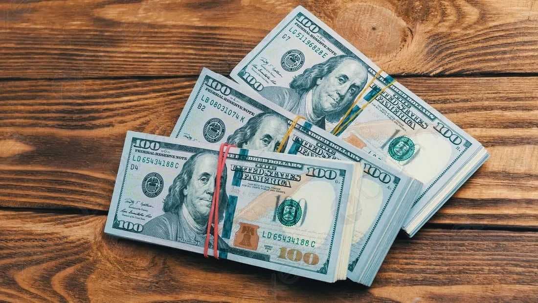 ارتفاع جديد بسعر الدولار: الورقة بـ156.500 دينار عراقي