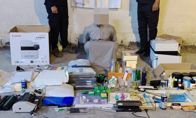 الحشد الشعبي يلقي القبض على متهم بعمليات التزوير وطباعة العملة في الفلوجة