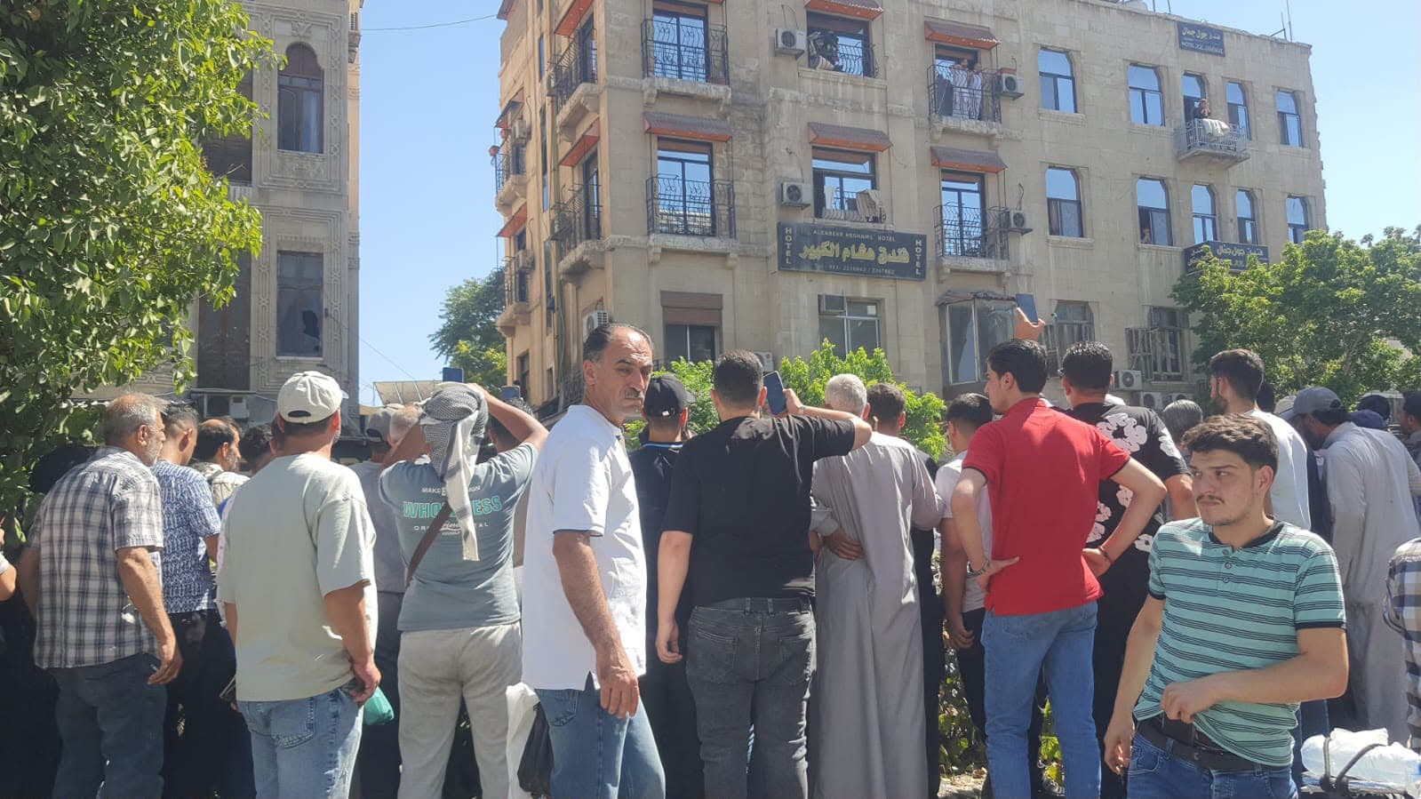 4 قتلى و10 مصابين في انفجار مقهى وسط دمشق