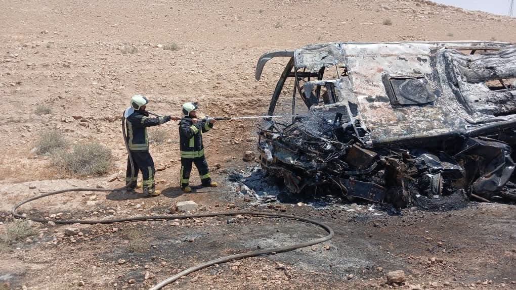 حادث مأساوي يهز سوريا.. حريق مروع لحافلتين على طريق دمشق - دير الزور
