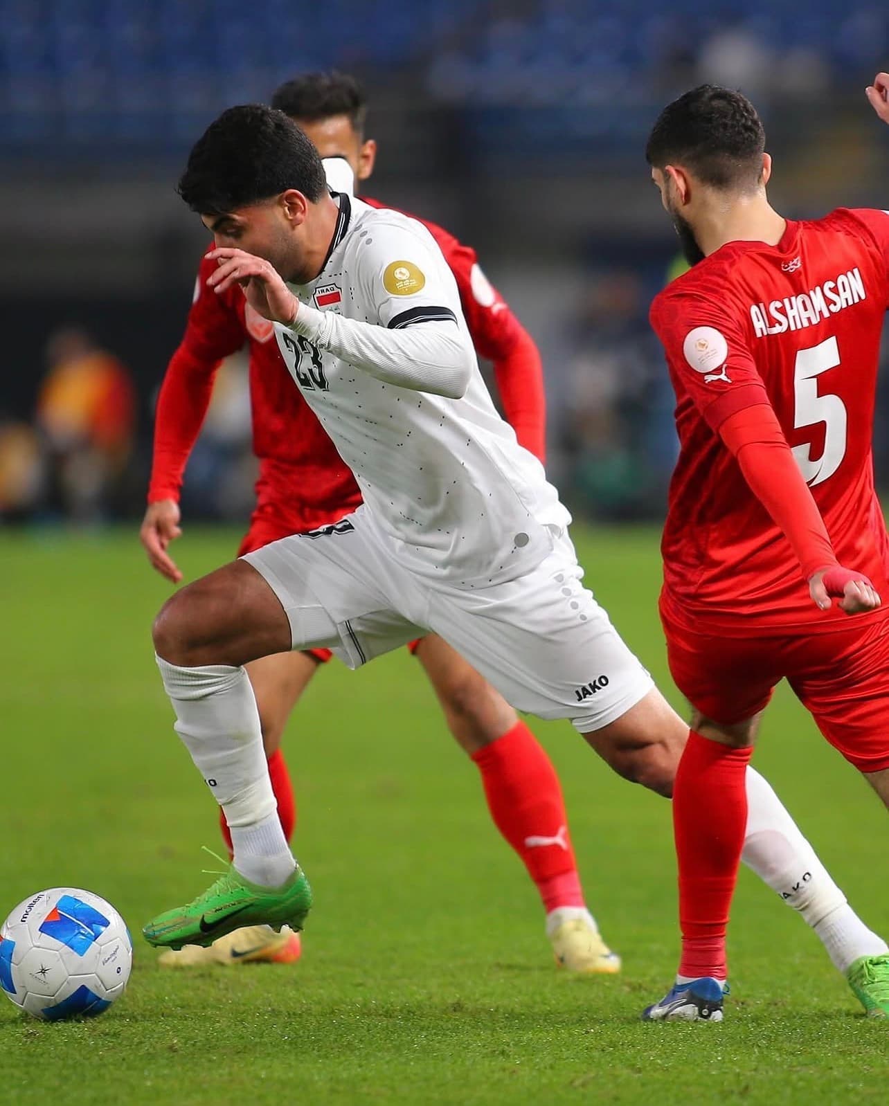 أرنولد يستدعي أحمد مكنزي لقائمة المنتخب الوطني المتوجهة إلى شيكاغو