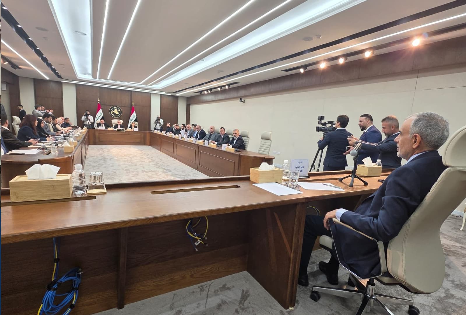 المالية النيابية تبحث مع وزير المالية إصلاح الموازنة وتنويع الإيرادات