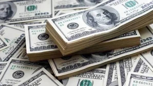 الدولار في العراق: الورقة بـ156 ألف دينار