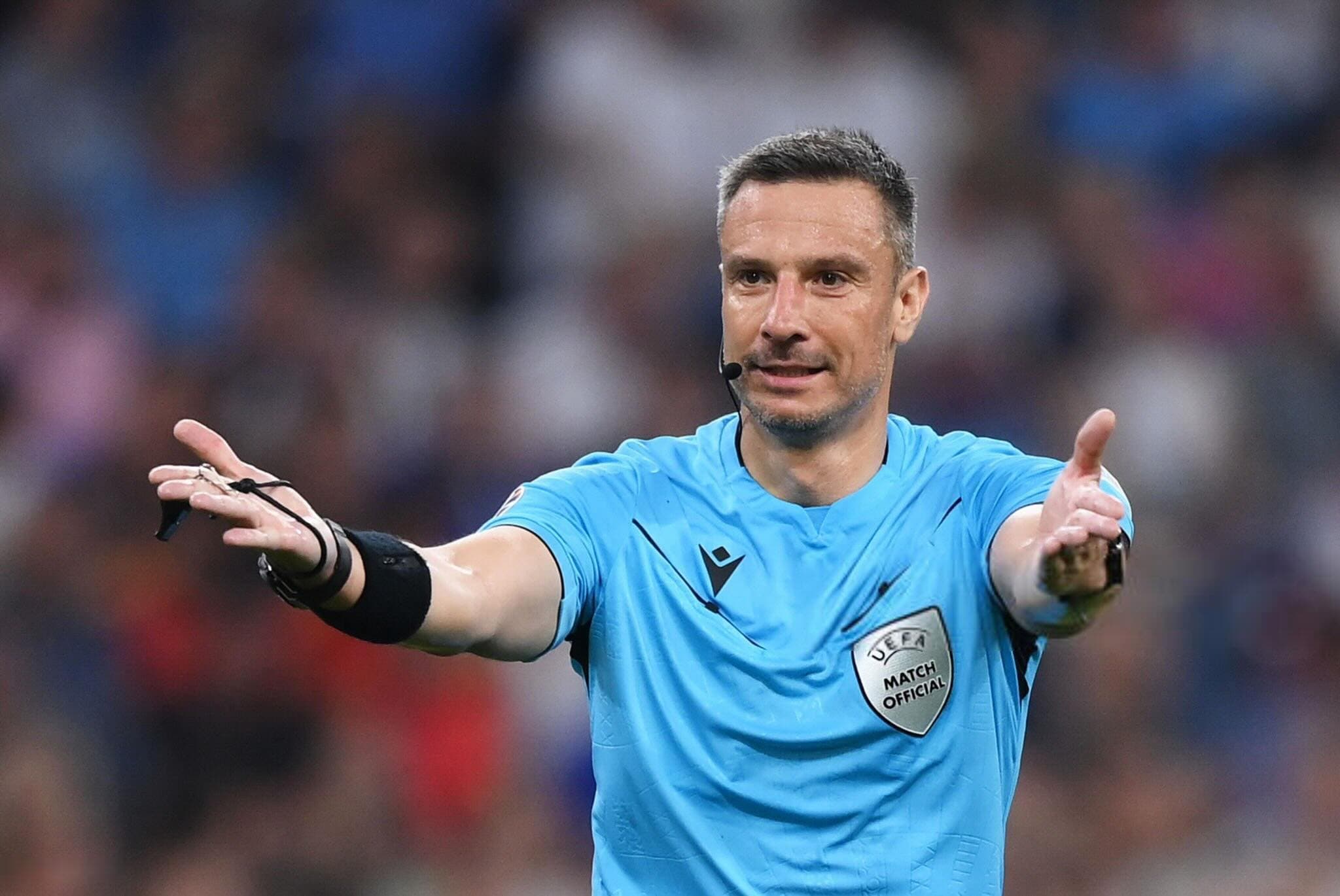 أنقذ حكيمي وأغضب برشلونة وريال مدريد: حكم نهائي المونديال يثير الجدل!