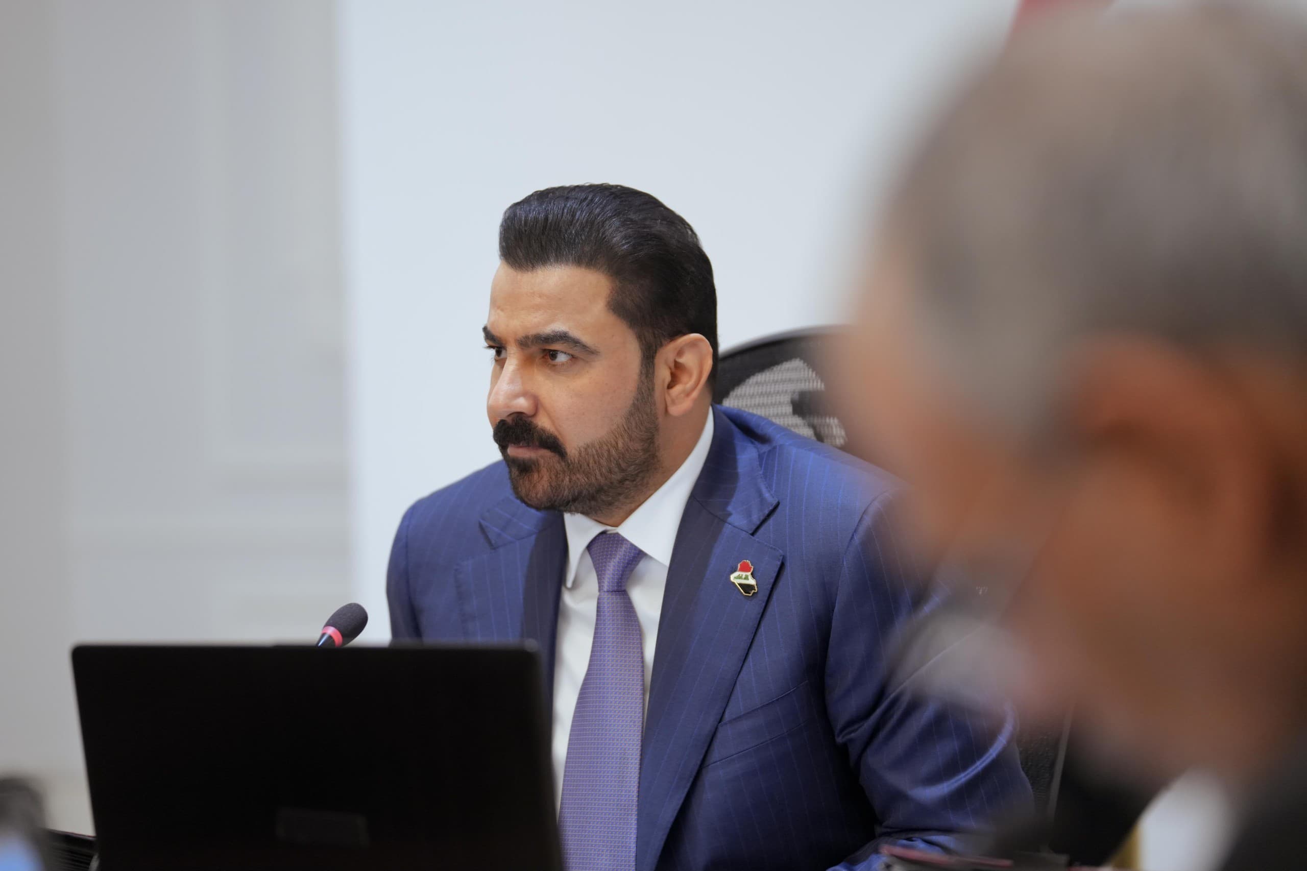 بالوثيقة.. الزيدي يوجه بإيقاف التكليف والتنسيب للموظفين والمنسوبين في الجهات الأمنية والعسكرية