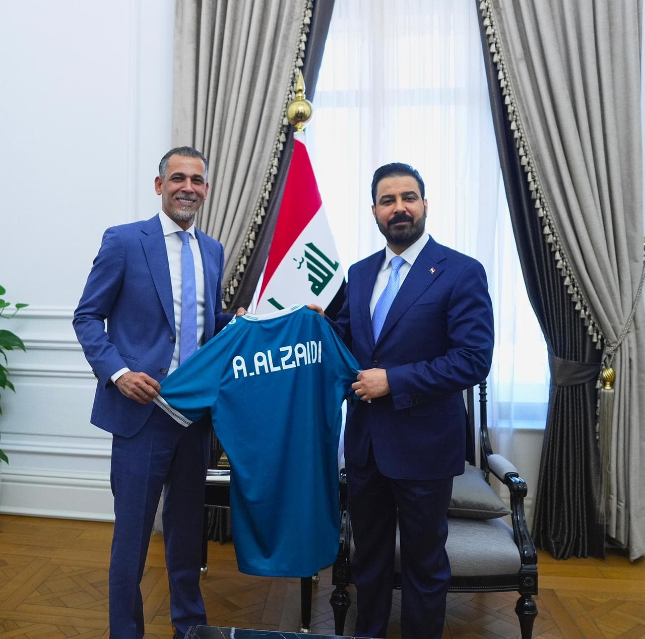 الزيدي يتابع استعدادات المنتخب الوطني المشارك في نهائيات كأس العالم لكرة القدم