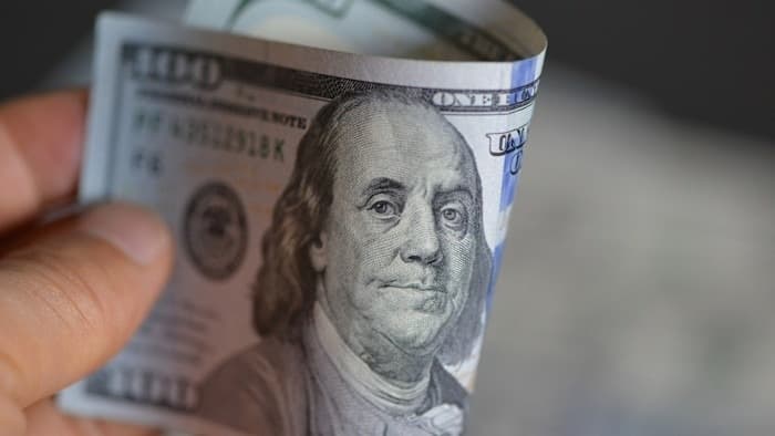 قفزة سريعة للدولار في بغداد وأربيل مع تطبيق سعر الصرف الجديد