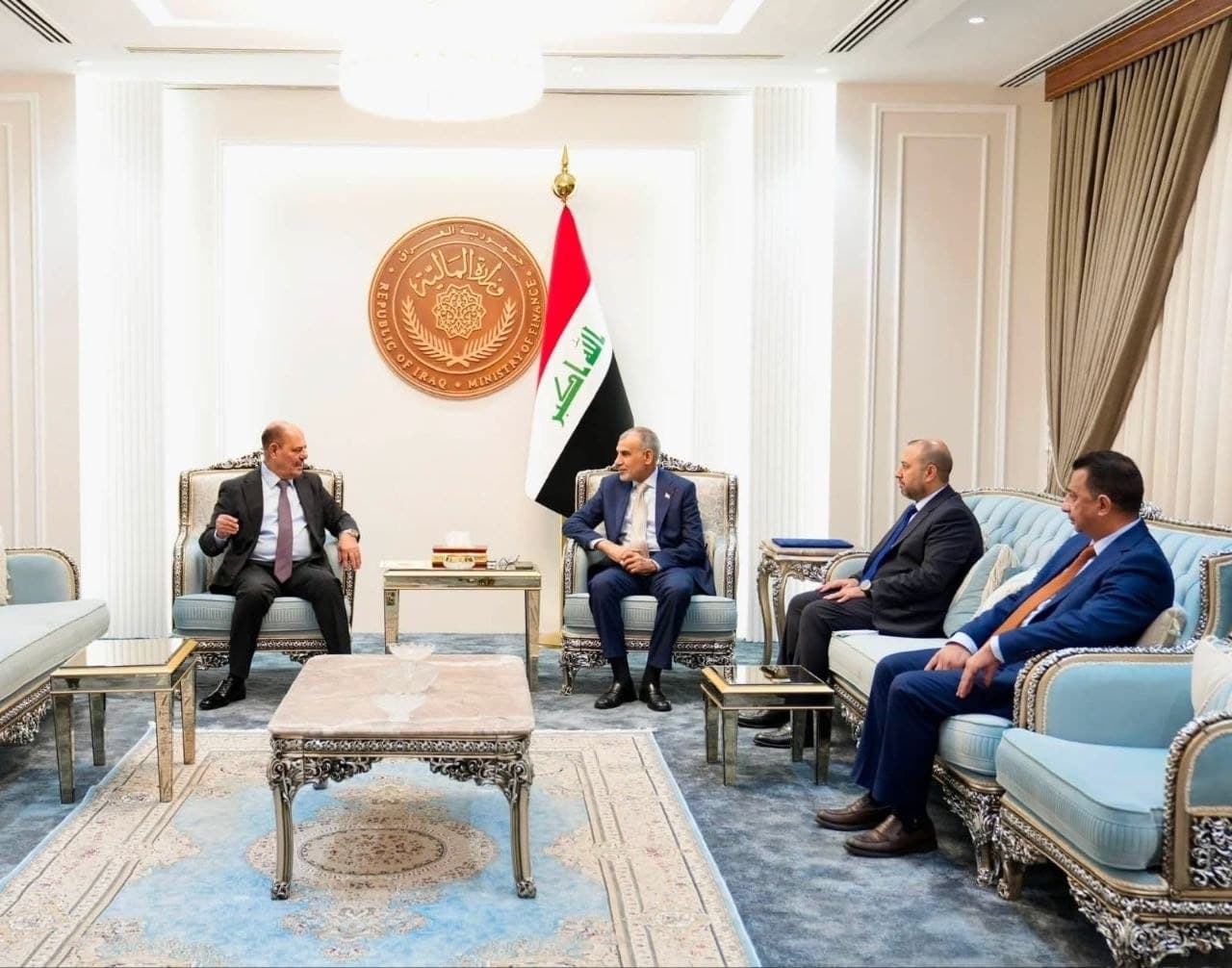 وزير المالية يزف بشرى للفنانين والصحفيين والأدباء