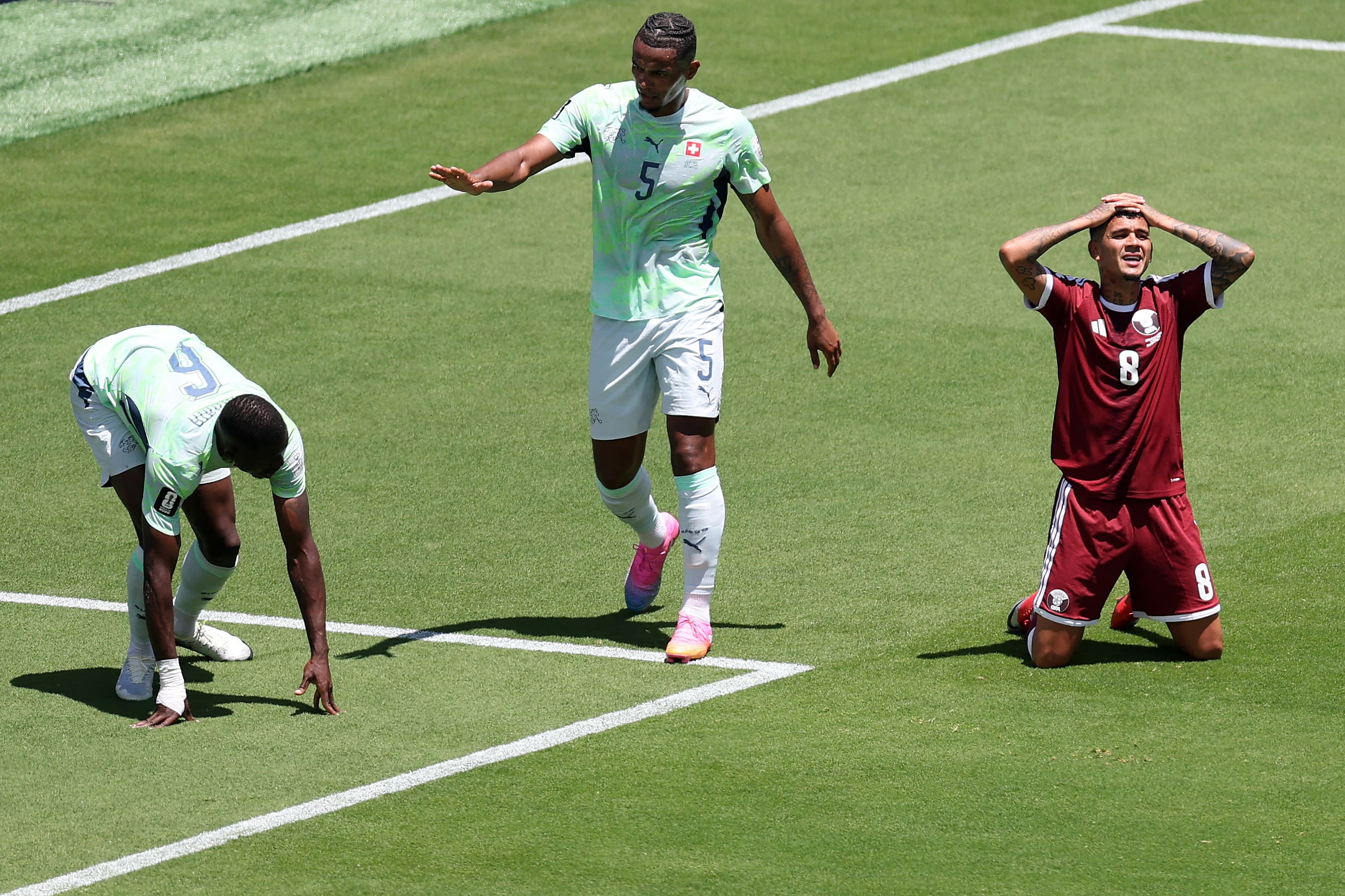 قطر تنتزع نقطة ثمينة من سويسرا بعد التعادل بوقت متاخر في كأس العالم