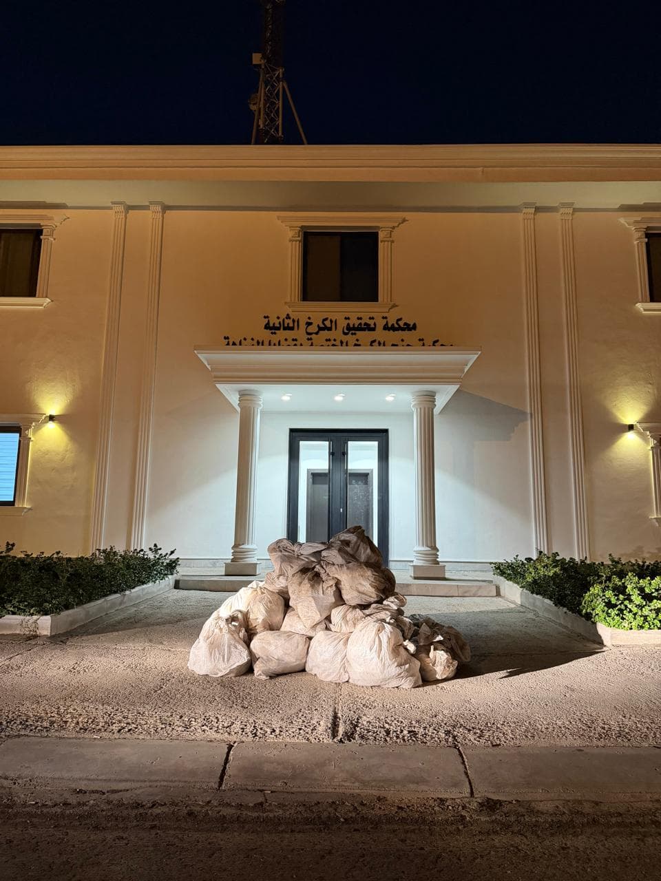 صدمة جديدة بقضية الجميلي.. اخفاء الاموال المسروقة بـ"منهولة المجاري" (صور)