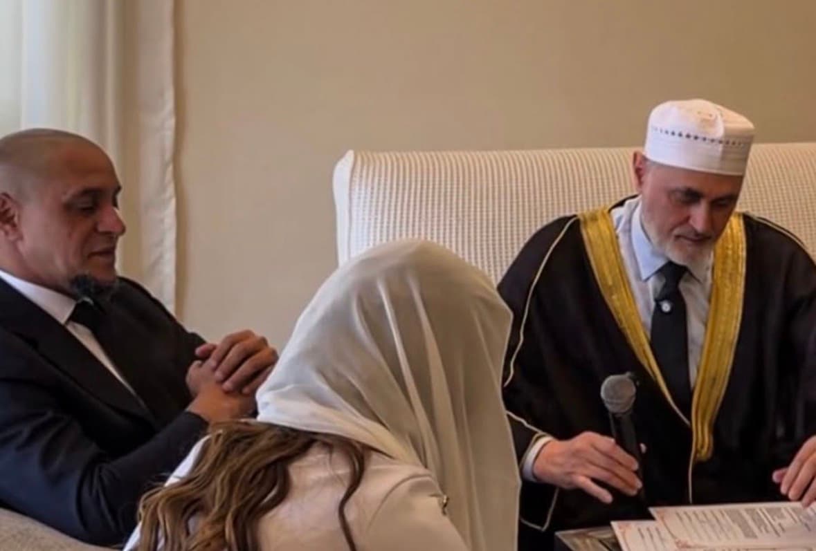 أسطورة ريال مدريد روبرتو كارلوس يعقد قرانه على المغربية سهيلة الطاهري