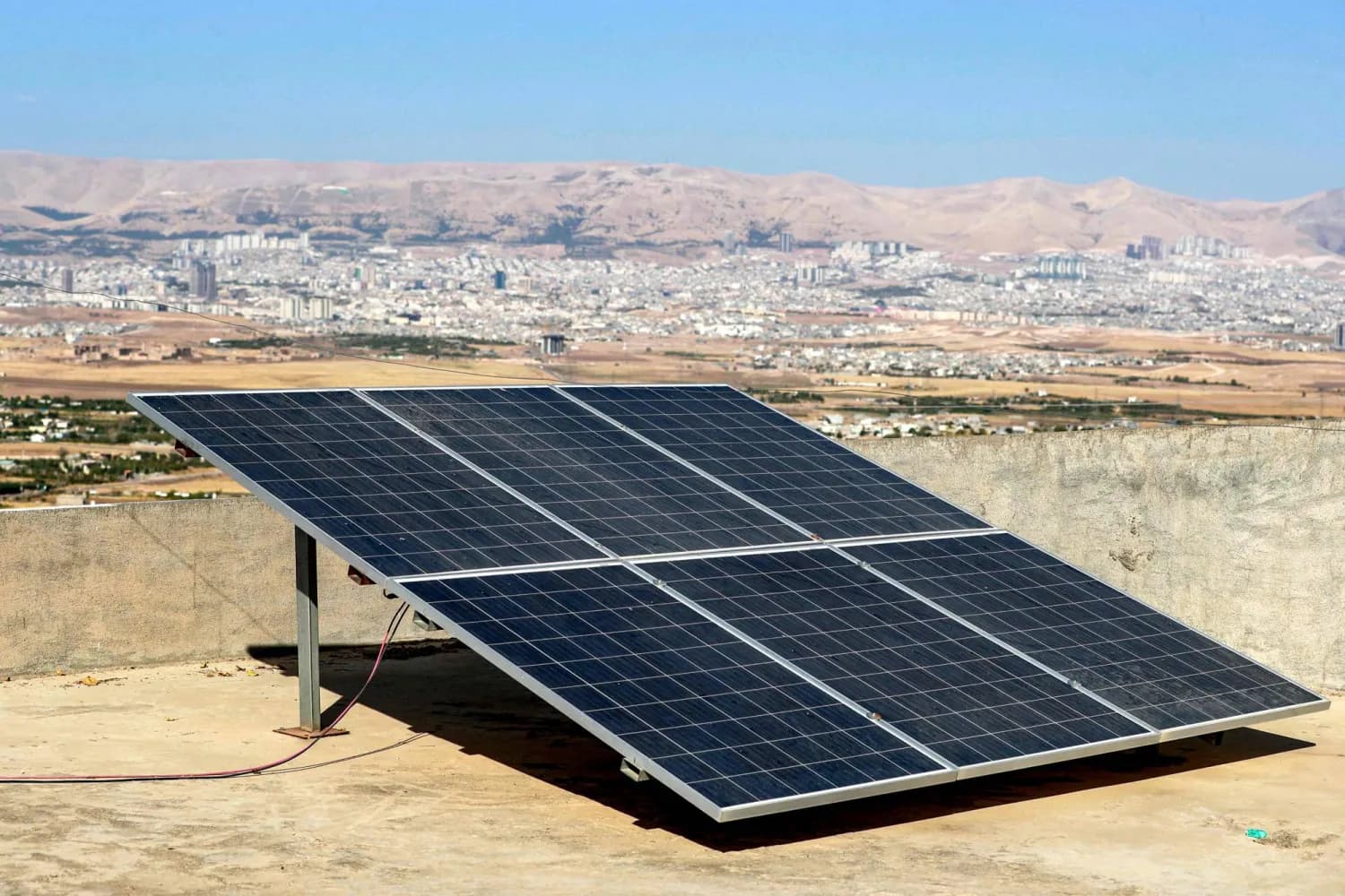 الطاقة المتجددة: تشغيل مئات المدارس بالطاقة الشمسية ومشاريع جديدة قيد التنفيذ
