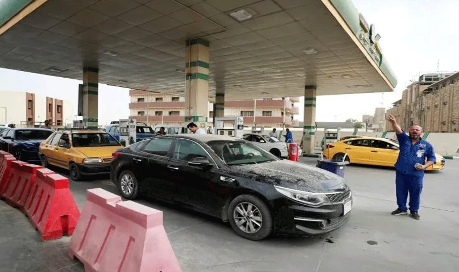النفط: لا وجود لأزمة بنزين ولدينا خزين استراتيجي