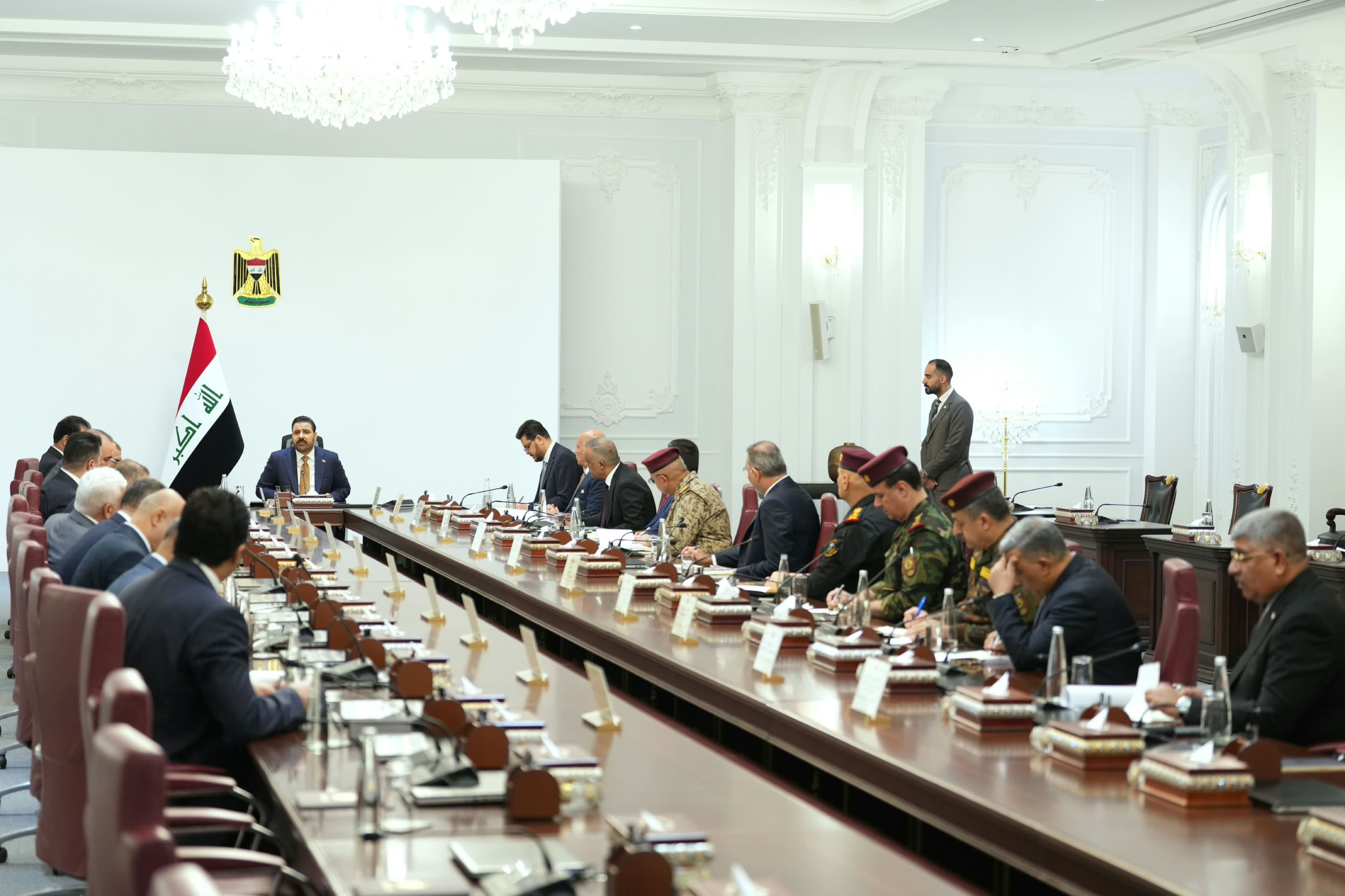 الزيدي يوجّه بتأمين التظاهرات السلمية ويضع الدفاع الجوي والقوة الجوية ضمن أولويات التسليح