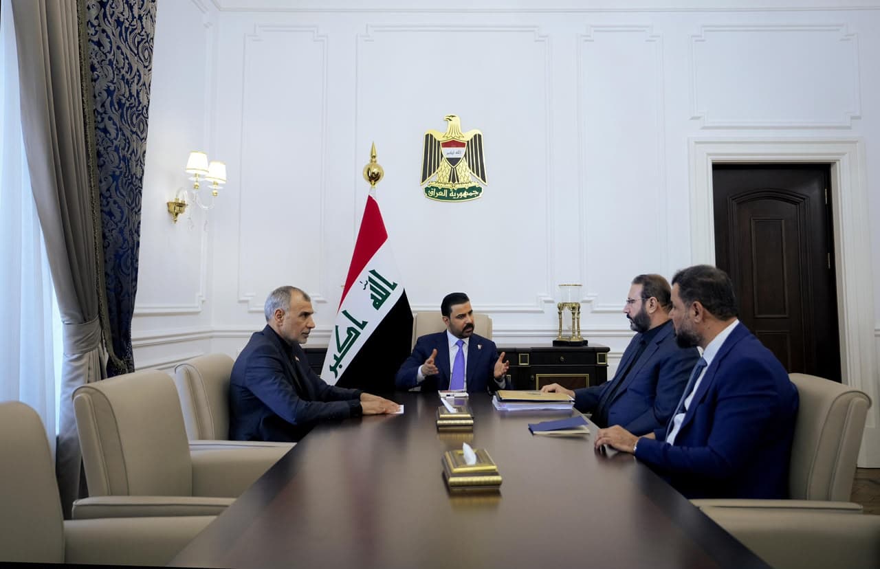 الزيدي يبحث مع رئيسي مؤسستي الشهداء والسجناء السياسيين تطوير الخدمات واستكمال الالتزامات المالية