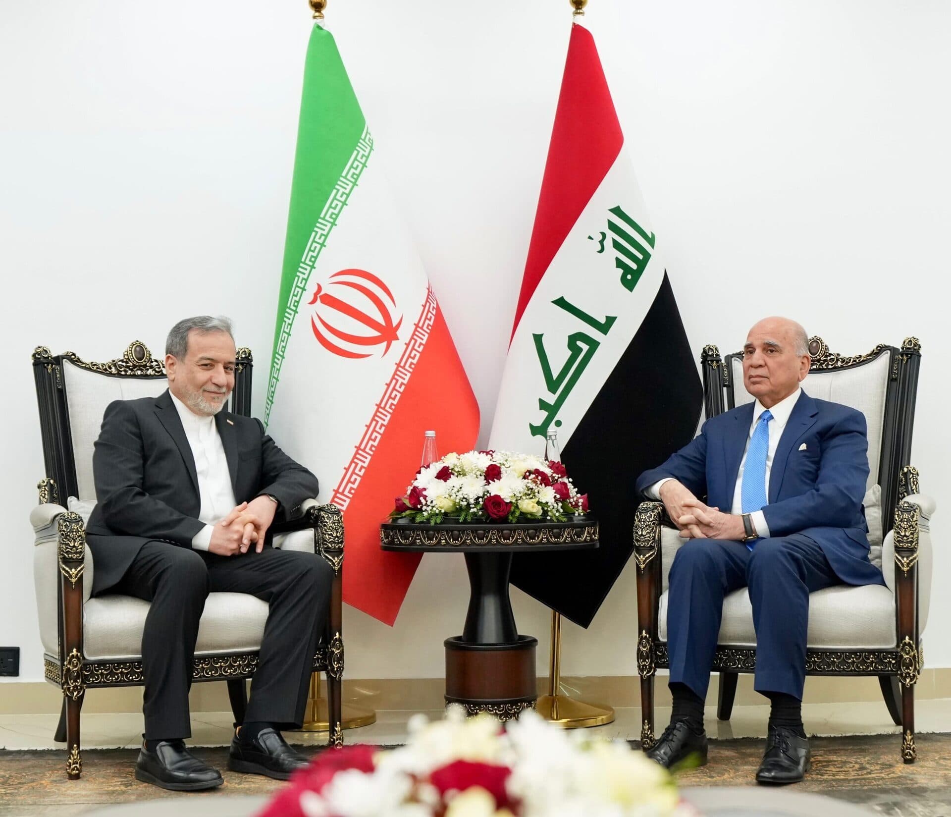 وزير الخارجية ونظيره الإيراني يبحثان تطورات الأوضاع في مضيق هرمز وآفاق التهدئة الإقليمية