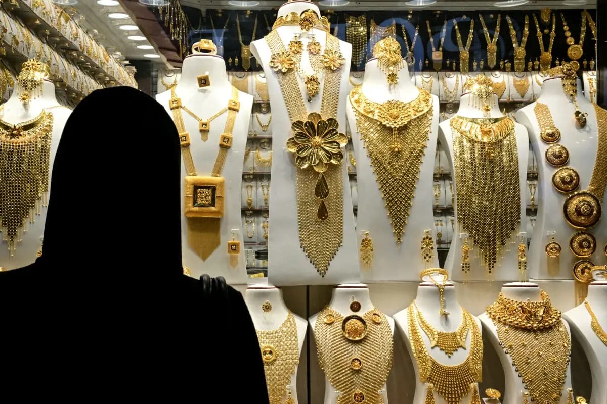 بعد أسبوع من الخسائر.. المعدن الأصفر يعود للمكاسب بدعم من تراجع الدولار
