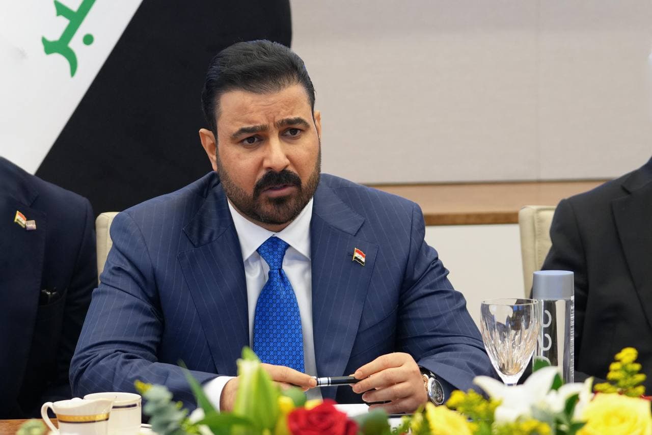 الزيدي يهنئ آندي بيرنهام بتسلمه رئاسة الحكومة البريطانية