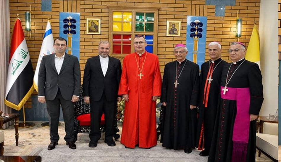 السفير الإيراني يهنئ بطريرك الكنيسة الكلدانية ويدعوه لزيارة طهران