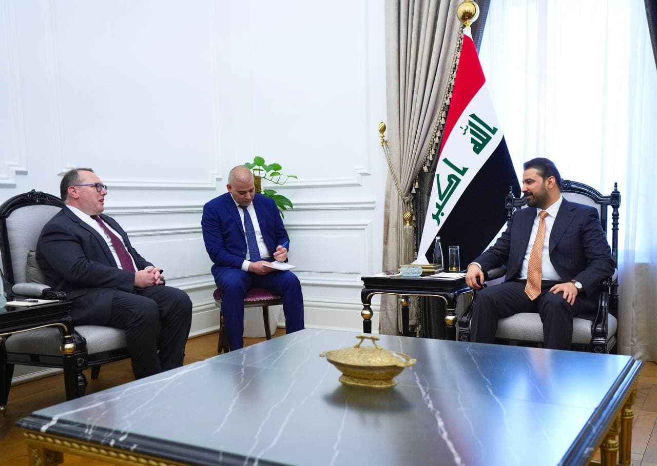 رئيس الوزراء للقائم بأعمال السفارة الأمريكية: ضرورة التواصل البناء بين البلدين وإدامة العمل المشترك