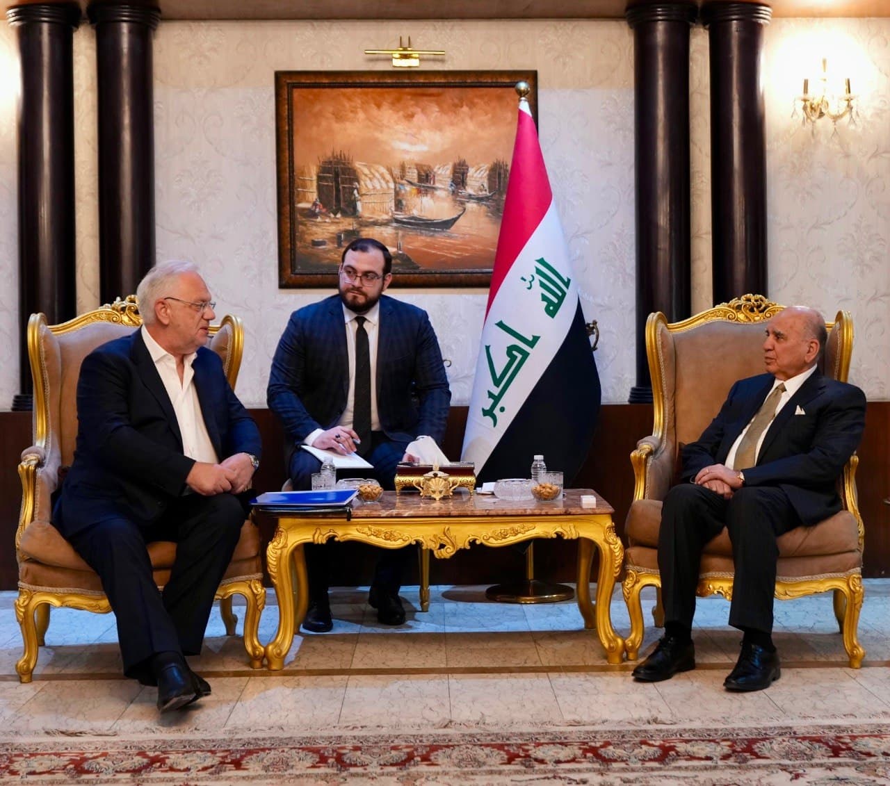 وزير الخارجية: العراق يواصل اتباع سياسة متوازنة تقوم على دعم الحوار والحلول السلمية