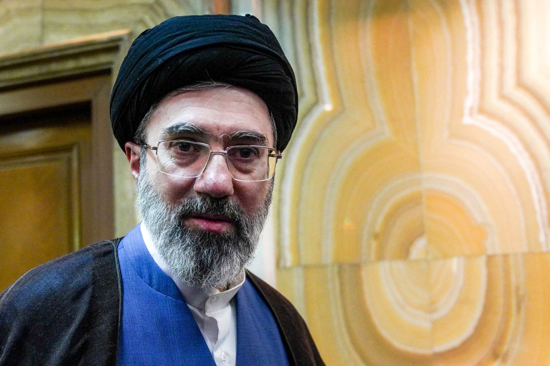 السيد مجتبى الخامنئي يرد على رسالة بيعة حزب الله