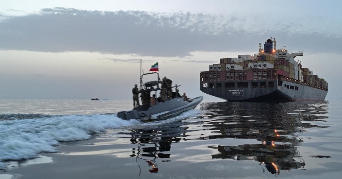الحرس الثوري الإيراني يعلن استهداف سفينة غاز جنوب مضيق هرمز