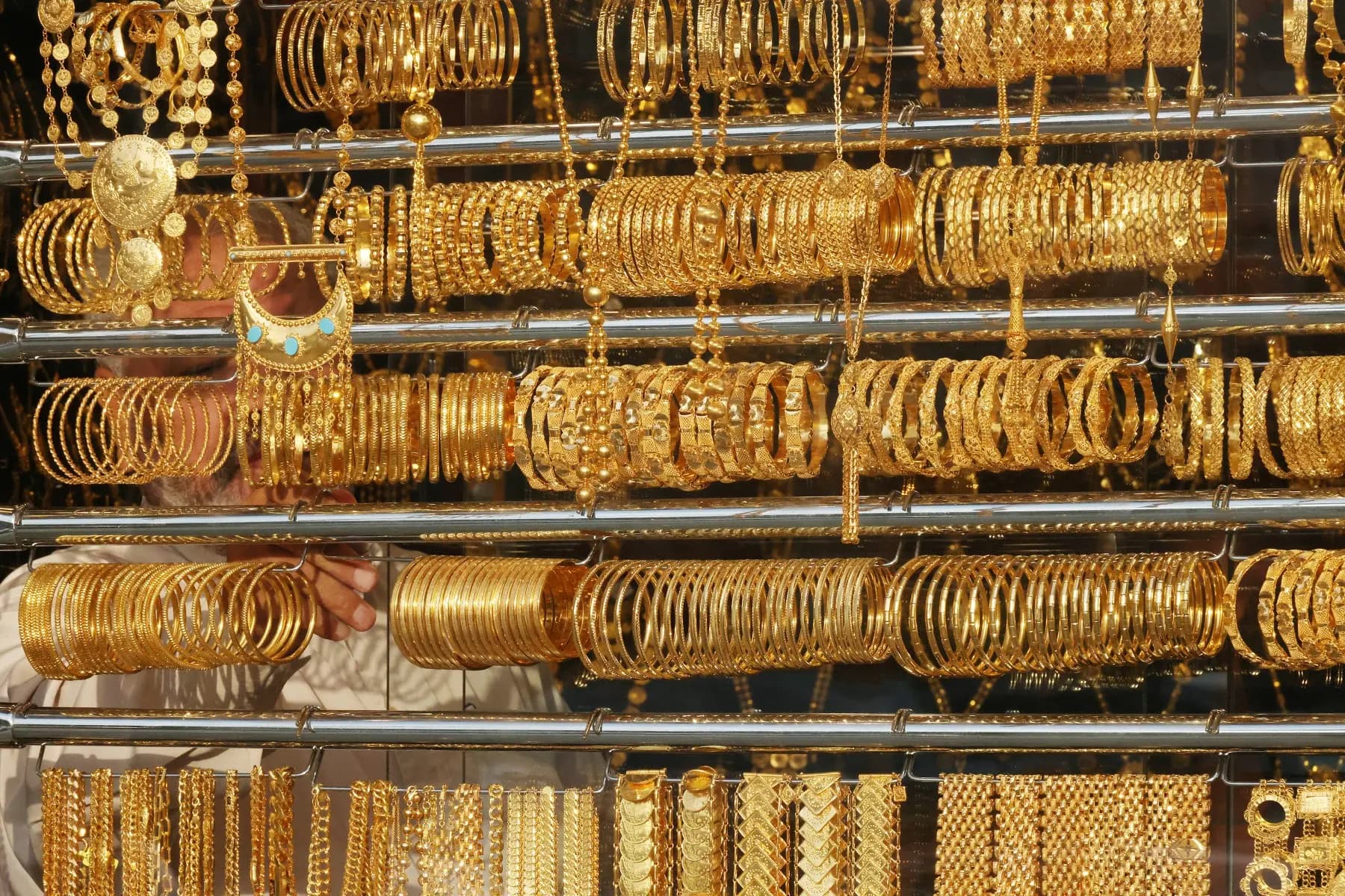 تباين أسعار الذهب عالمياً وسط ترقب تطورات الصراع بالشرق الأوسط