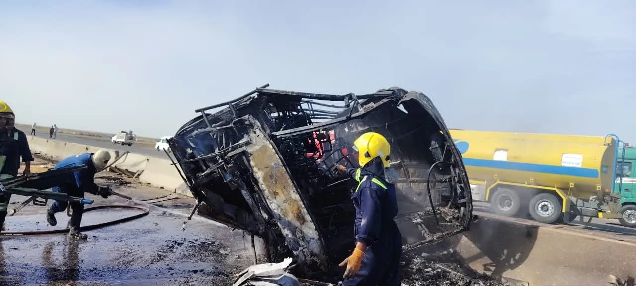 الصحة: 21 وفاة و19 إصابة في حادث انقلاب حافلة على طريق الناصرية - البصرة
