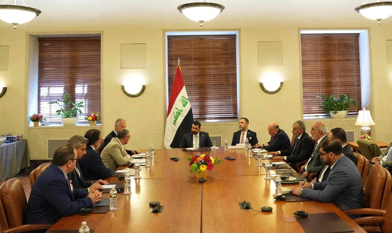 الزيدي يجتمع بالرؤساء التنفيذيين للشركات الأمريكية ضمن أعمال مؤتمر غرفة التجارة في واشنطن