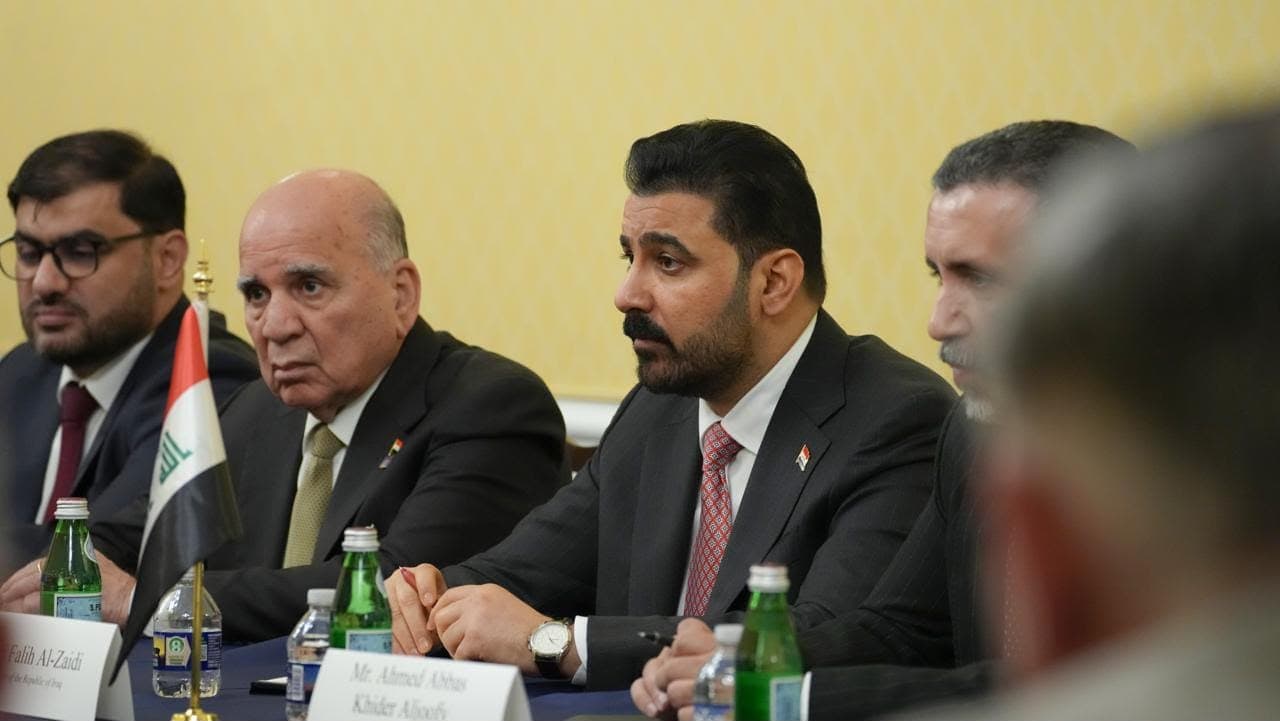الزيدي يصل الى مبنى الكونغرس الأمريكي ويجتمع مع رئيس وأعضاء لجنة الشؤون الخارجية في مجلس النواب