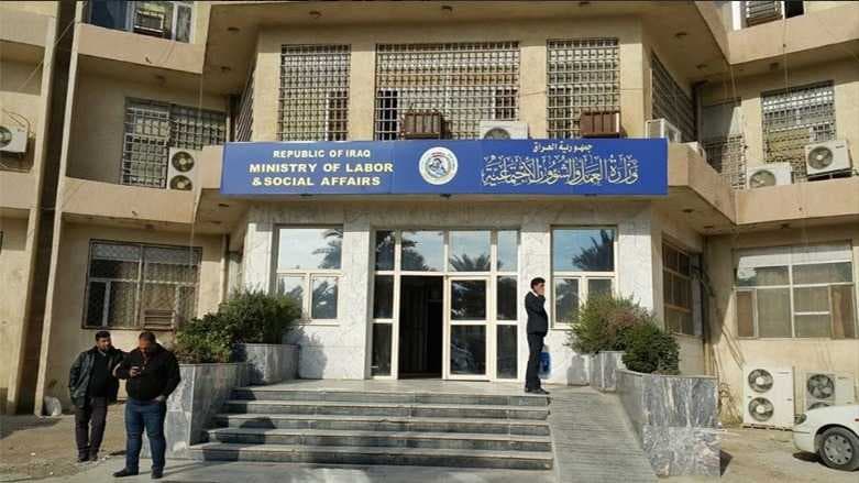 العمل تعلن رصد 250 ألف متجاوز على رواتب الحماية