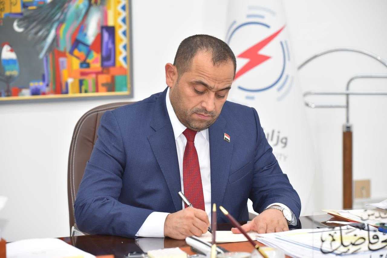 وزير الكهرباء يعفي مسؤولين اثنين في بغداد