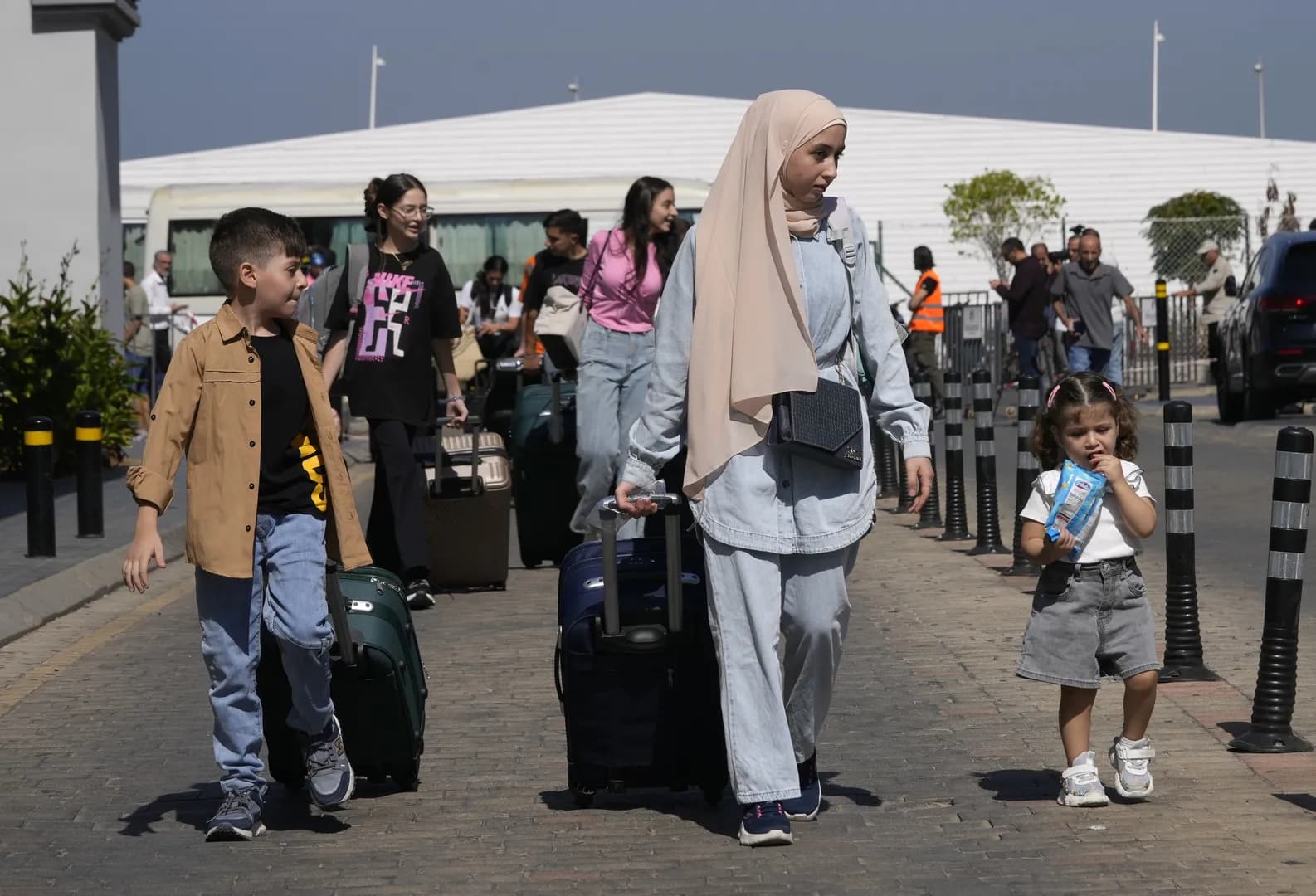 الهجرة: رئيس الوزراء وجَّه بوضع خطة تفويج عكسي للبنانيين الراغبين بالعودة