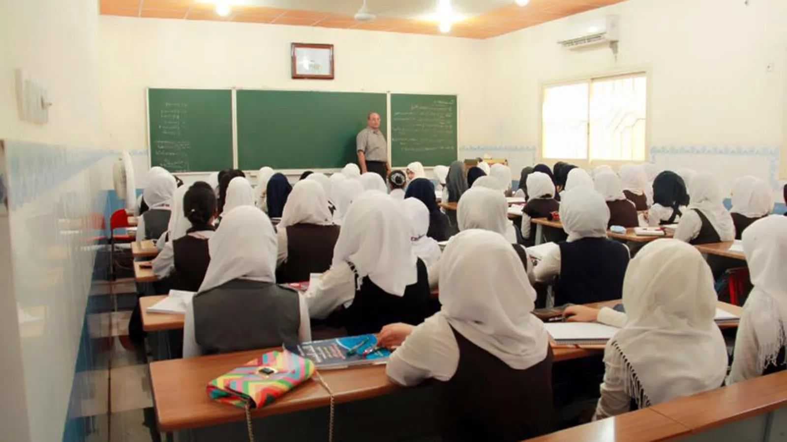 التربية تمنع وجود معاونين نساء في مدارس البنين وذكور في مدارس البنات