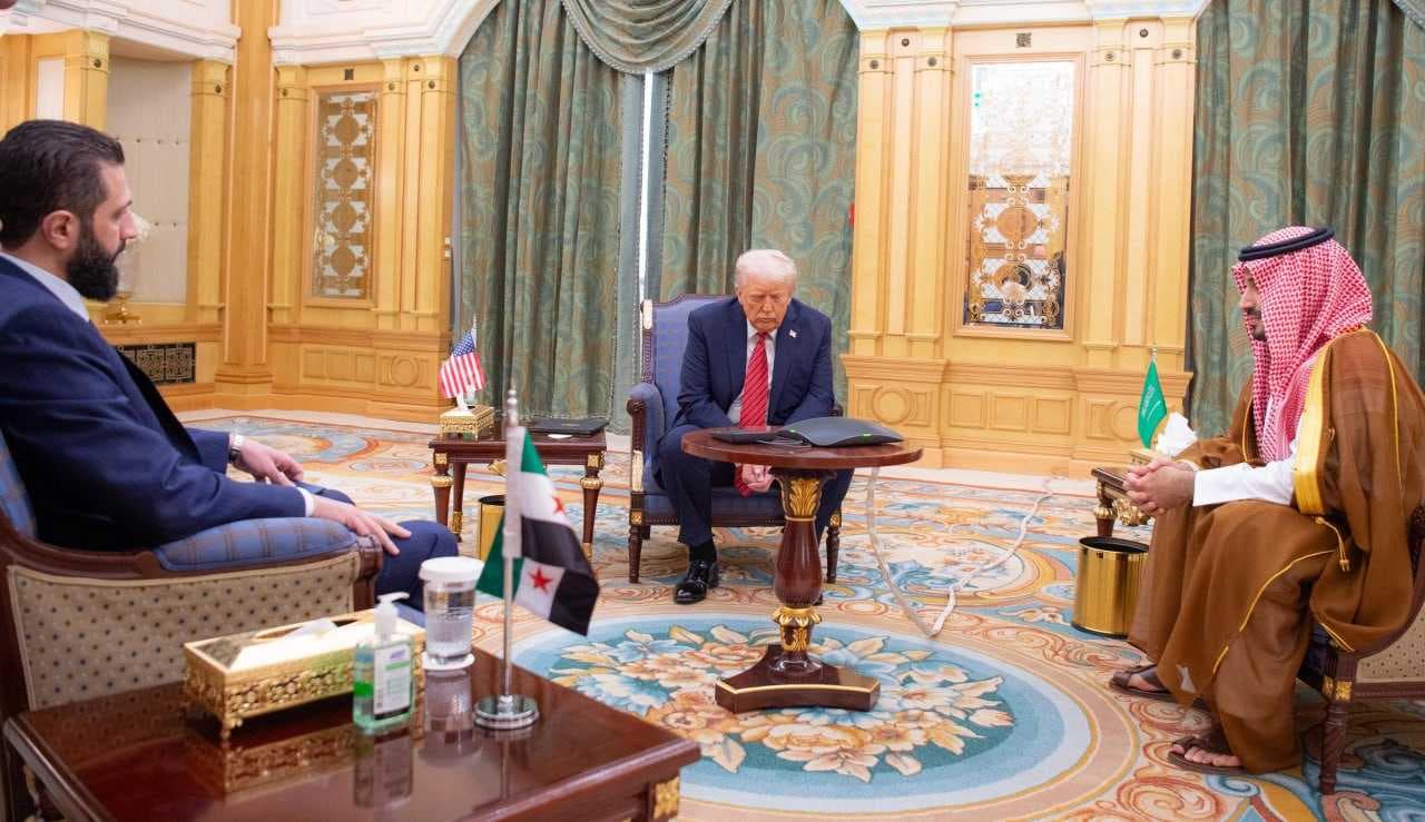 ترامب من الرياض: سوف اطلب رفع العقوبات عن سوريا