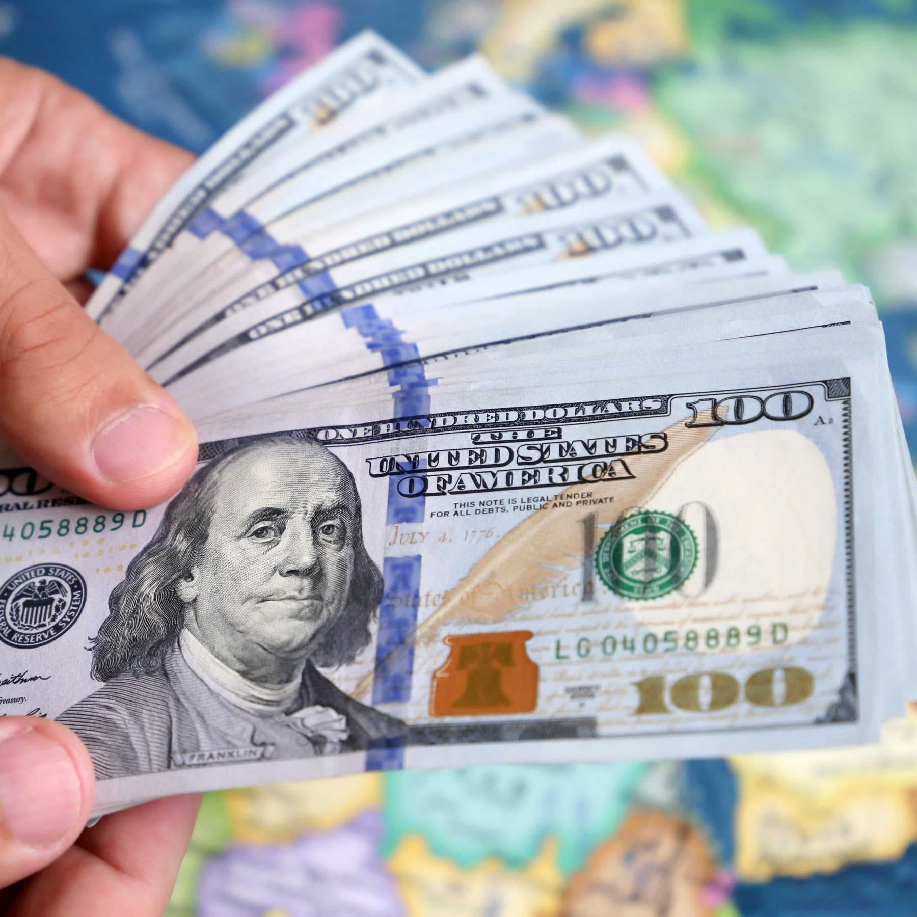 انخفاض أسعار الدولار في بغداد وأربيل