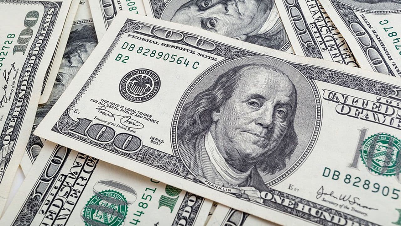 انخفاض أسعار الدولار في بغداد وأربيل