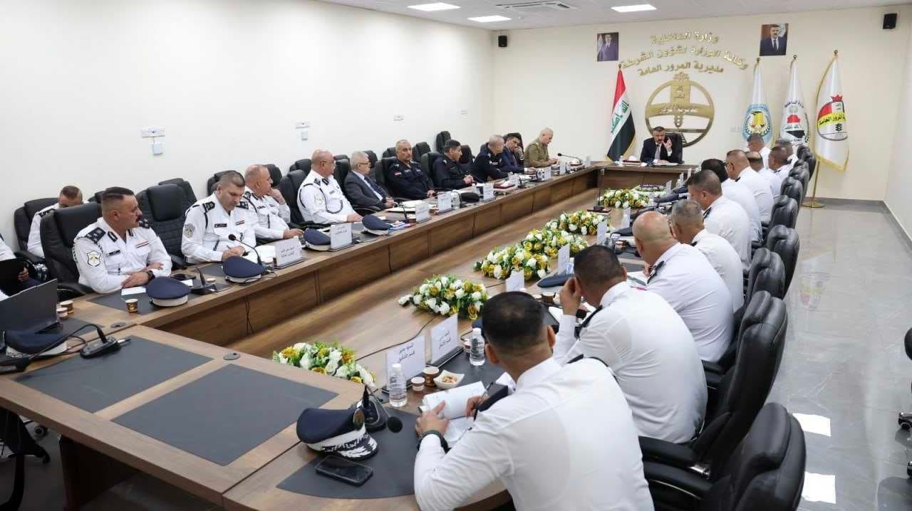 وزير الداخلية يوجه باستخدام الأجهزة المتطورة في عمل مديرية المرور