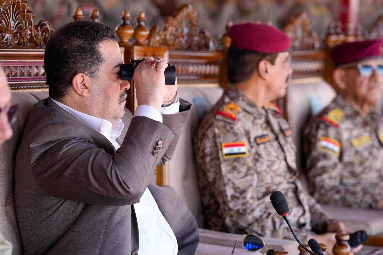 السوداني يحضر تمريناً عسكرياً واسعاً ويؤكد: مستمرون برفع الجهوزية القتالية
