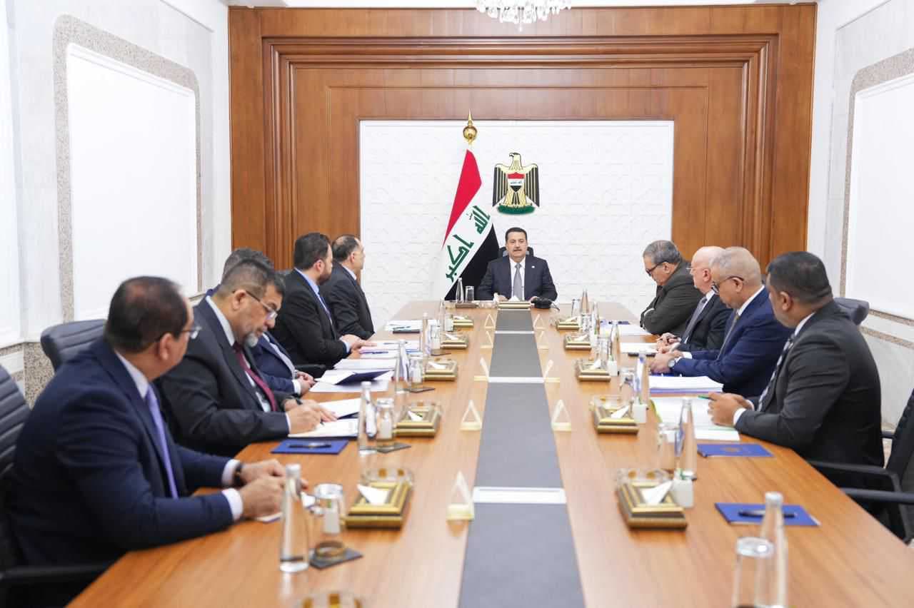 رئيس الوزراء يوجه بتشكيل لجنة فنية مختصة لدراسة آليات الشحن والتحميل البحري