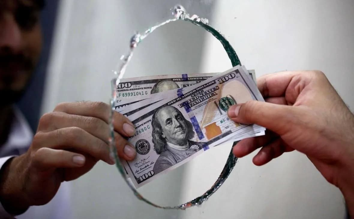 الدولار يعاود الانخفاض إلى 150 ألف دينار في العراق