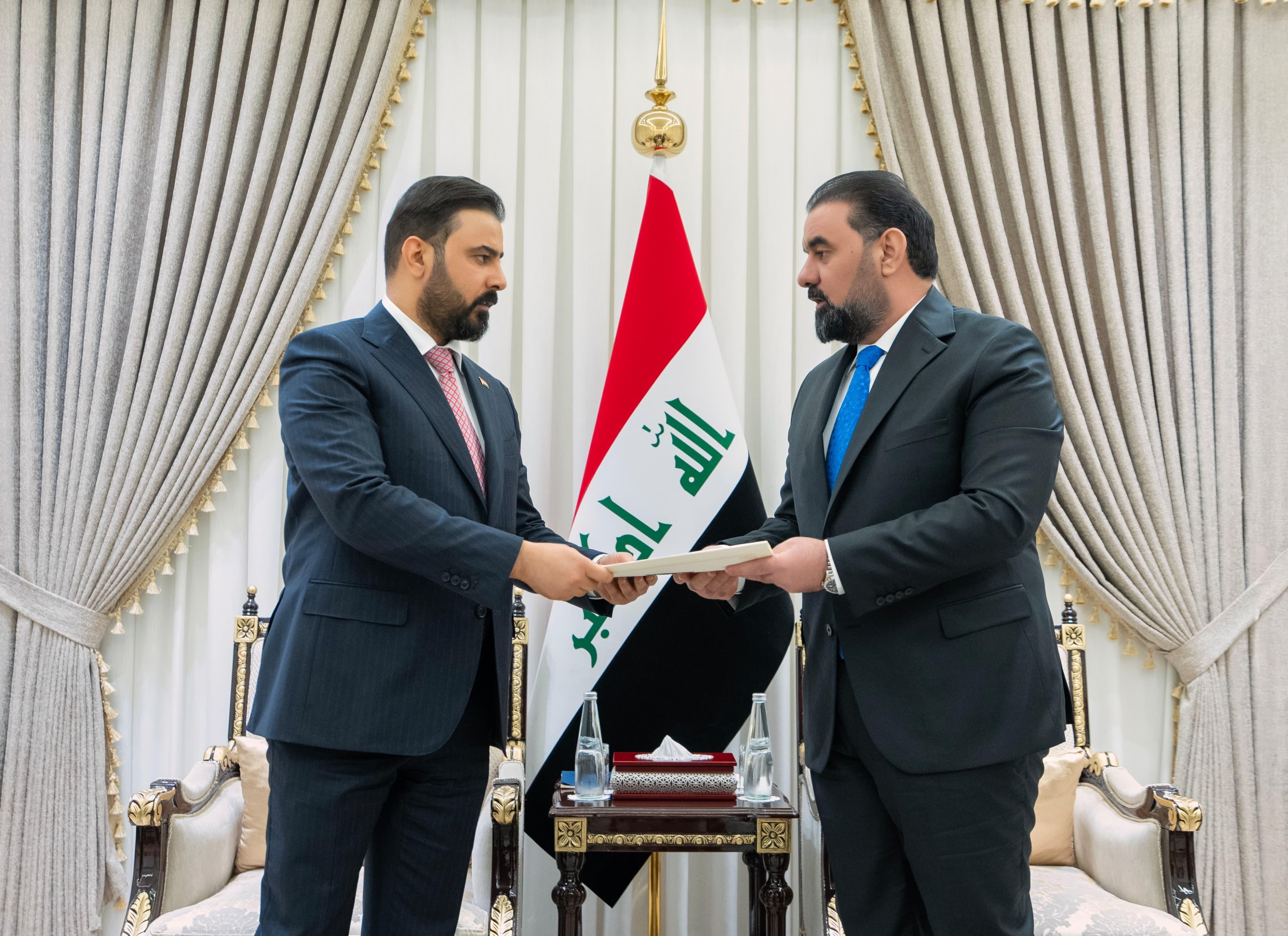 رئيس البرلمان يستقبل رئيس الوزراء المكلف علي الزيدي قبيل جلسة منح الثقة